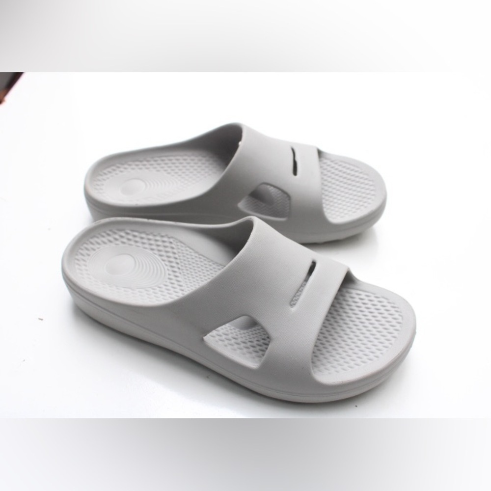 NWOT REVITALIGN Fusion Strive slide sandals